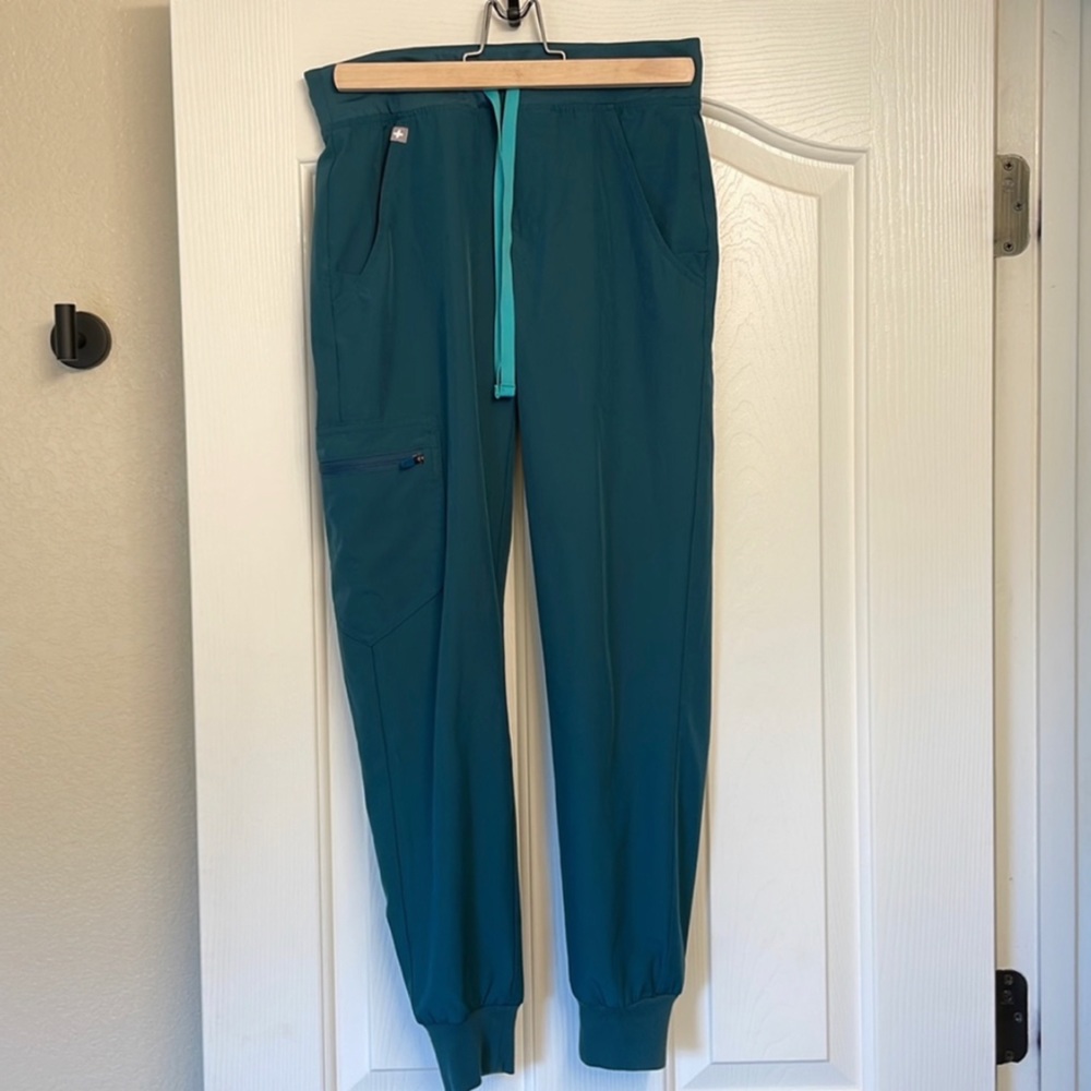 FIGS Scrubs FIONLITE Fabric. Caribbean blue